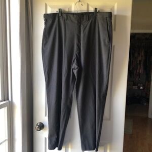 Men’s Haggar dress pants. Charcoal gray. Size44X30. EUC. Adjustable waist.